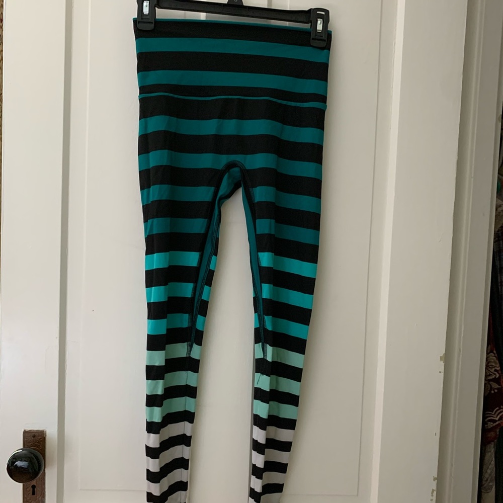 K-Deer Emerald Green Stripe Leggings, size small